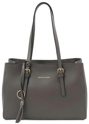 Сумка-тоут от michael kors из коллекции jet set выполнена из сафьяновой кожи