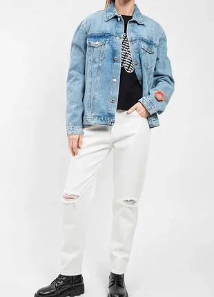 Джинсы белые с рваностями zara.