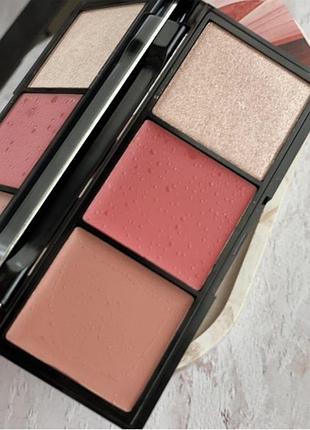 Палетка мультитаскерів для щік та губ та очей laura geller new york multitasking eye lip cheek palette cream