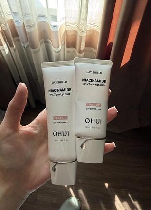 O hui day niacinamide 5% sun spf50+ 30ml не лише spf-захист, а й догляд проти пігментації, веснянок і темних плям.
