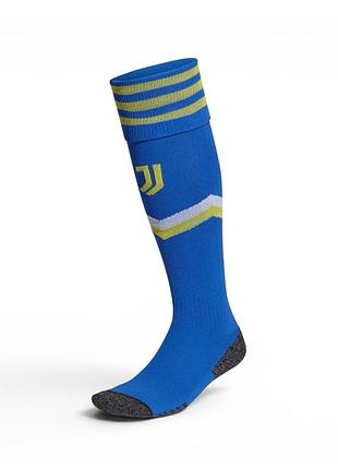 Офіційні футбольні гетри juventus від бренду adidas з третього комплекту форми сезону 2021/2022.