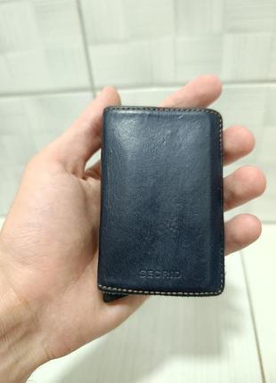 Кошелек secrid slimwallet в цвете vintage blue с алюминиевым механизмом для защиты карт.