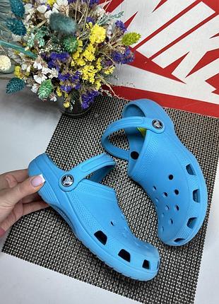 Оригінальні шльопанці crocs