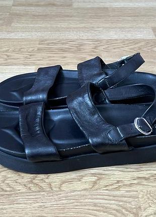 Кожаные босоножки schuh в новом состоянии.