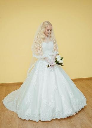Сукня весільна pronovias з подолом
