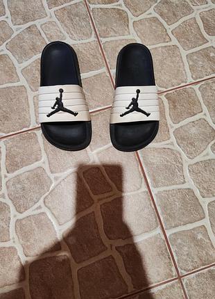 Шльопанці jordan