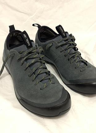 Чоловічі трекінгові кросівки arc'teryx acrux sl leather у сірому кольорі..
