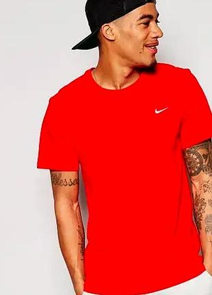 Мужская хлопковая красная футболка nike с классическим круглым вырезом и небольшим белым логотипом swoosh