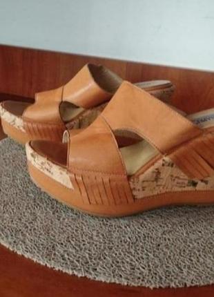 Шльопанці шкіряні на корковій  танкетці donna piu з італії роз. 37