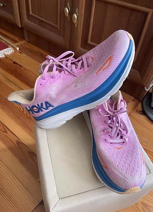 Кросівки hoka