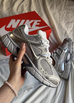 Круті жіночі кросівки nike v5 rnr light grey metallic світло-сірі сріблясті