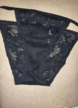 Жіночі трусики бренду victoria's secrets.