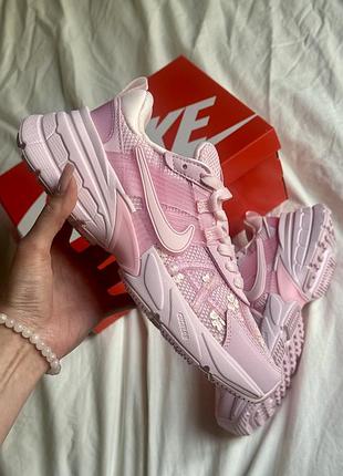 Розкішні жіночі кросівки nike v2k run pink foam flowers рожеві