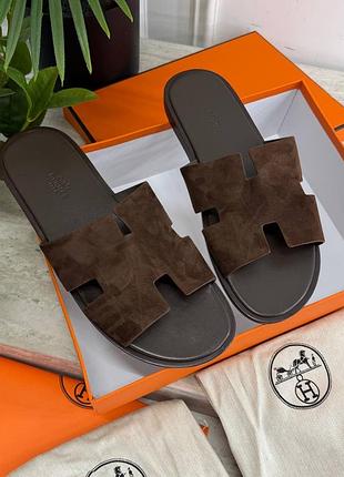 Чоловічі hermes шльопнаці з замшею коричневі