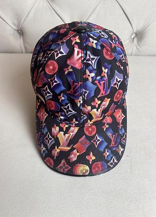 Кепка louis vuitton з яскравим фірмовим принтом (lv monogram)
