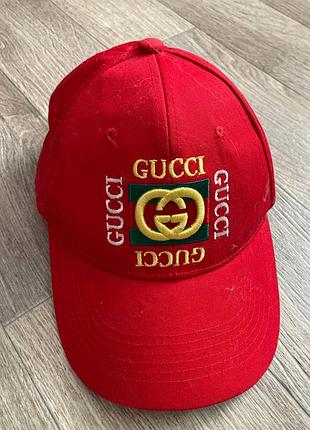 Кепка червона gucci