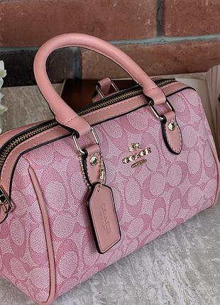 Жіноча сумка coach mini rowan crossbody  in signature рожева
