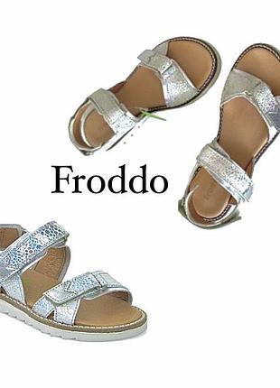 Нові з бірками босоніжки для дівчинки froddo (g3150124, натуральна шкіра,срібло) на 33,38 розмір