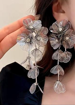 Шикарные серьги с крупными цветами и лепестками