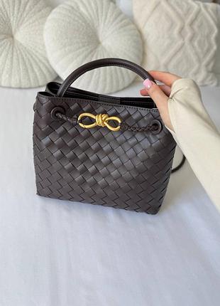Женская сумка bottega vneta andiamo bag fondant коричневая