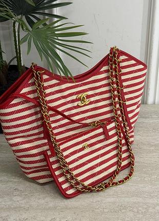 Червона сумка у смужку chanel у місто чи на пляж