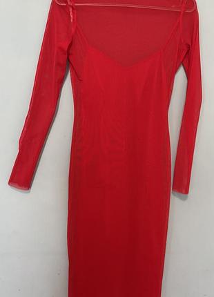 Червона облягаюча сукня (bodycon) довжини міді