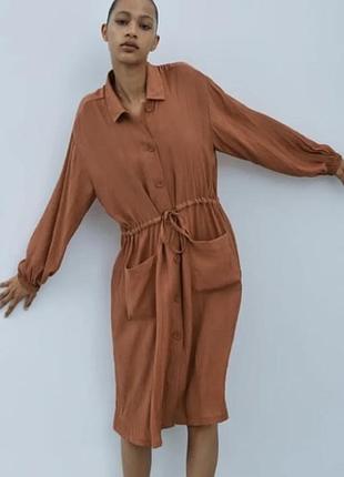 Легкое платье-рубашка zara из жатой вискозы