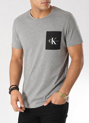 Мужская футболка calvin klein с черным нагрудным карманом и логотипом кck