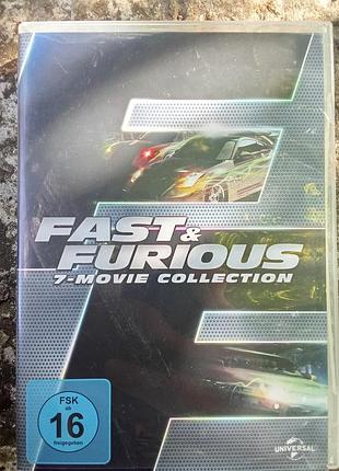 Семь оригибающих дисков с фильмом fast and furious.