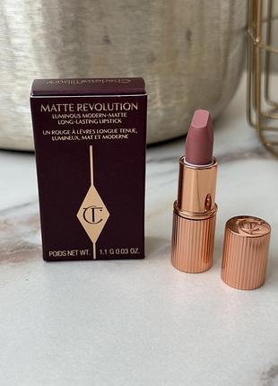 Charlotte tilbury matte revolution lipstick – pillow talk — культова матова помада в легендарному нюдово-рожевому відтінку