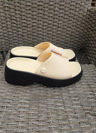 Шлепанцы crocs skyline slide, цвет vanilla black