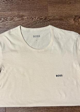 Футболка hugo boss .