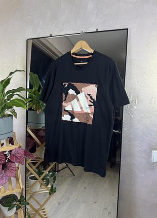 Футболка adidas athletics graphic tee з щільної важкої бавовни