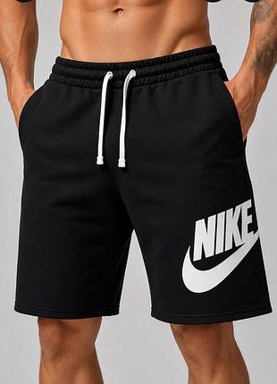 Чоловічі шорти nike у класичному спортивному стилі