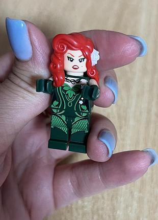 Ядовитий плющ (poison ivy) із серії lego batman movie 2000 грн