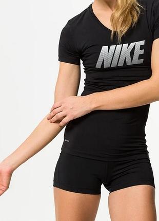 Перфорированная футболка nike performance c графичным логотипом  линейным эффектом /15056/