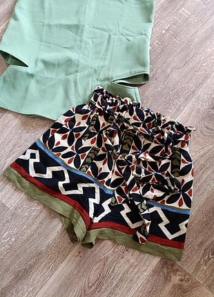 Шорты в орнамент от zara