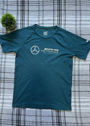 Темно-зелена футболка  з колекції puma mercedes-amg petronas(має дефект на останньому фото)
