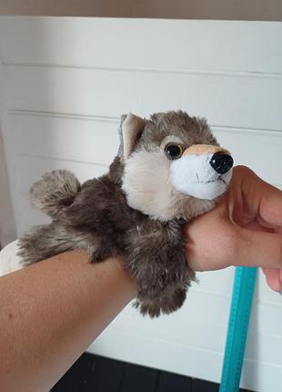 Плюшева іграшка браслет вовк від wild republic huggers wolf