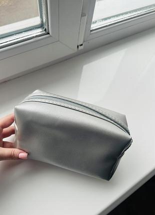 Жіноча косметичка