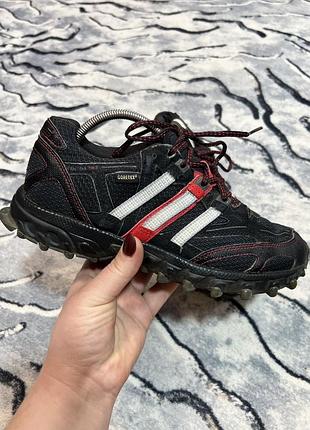 Жіночі спортивні кросівки на gore tex adidas kanadia tr 3