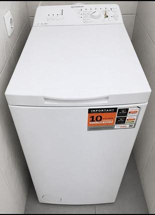 Продаю вертикальну пральну машину indesit. у відмінному стані