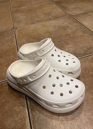 Жіночі літні босоніжки сандалі аквашузи сабо крокси на платформі crocs baya platform