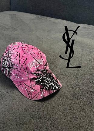 Кепка розовая ysl кастомным изделием с ручной росписью yves saint laurent