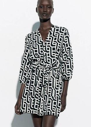 Платье в геометрический принт zara