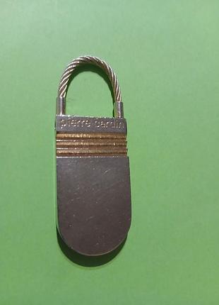 Брелок винтажный для ключей pierre cardin, есть недостатки, металлический, серебристо-золотистый, импортный.