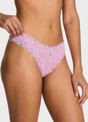 Женские трусики victoria's secret cotton shadow stripe lace-waist thong xs сиреневые (5167599161)