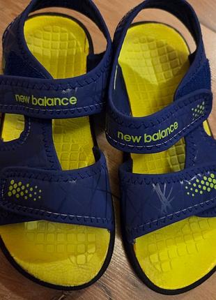 Нові бослніжки new balance 33 розмір