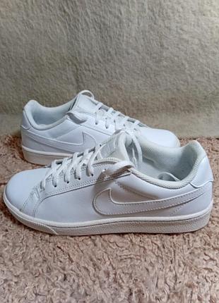 Білосніжні кросівочки nike, 37,5 розмір
