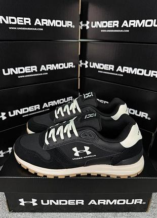 Under armour essential runner black white 9